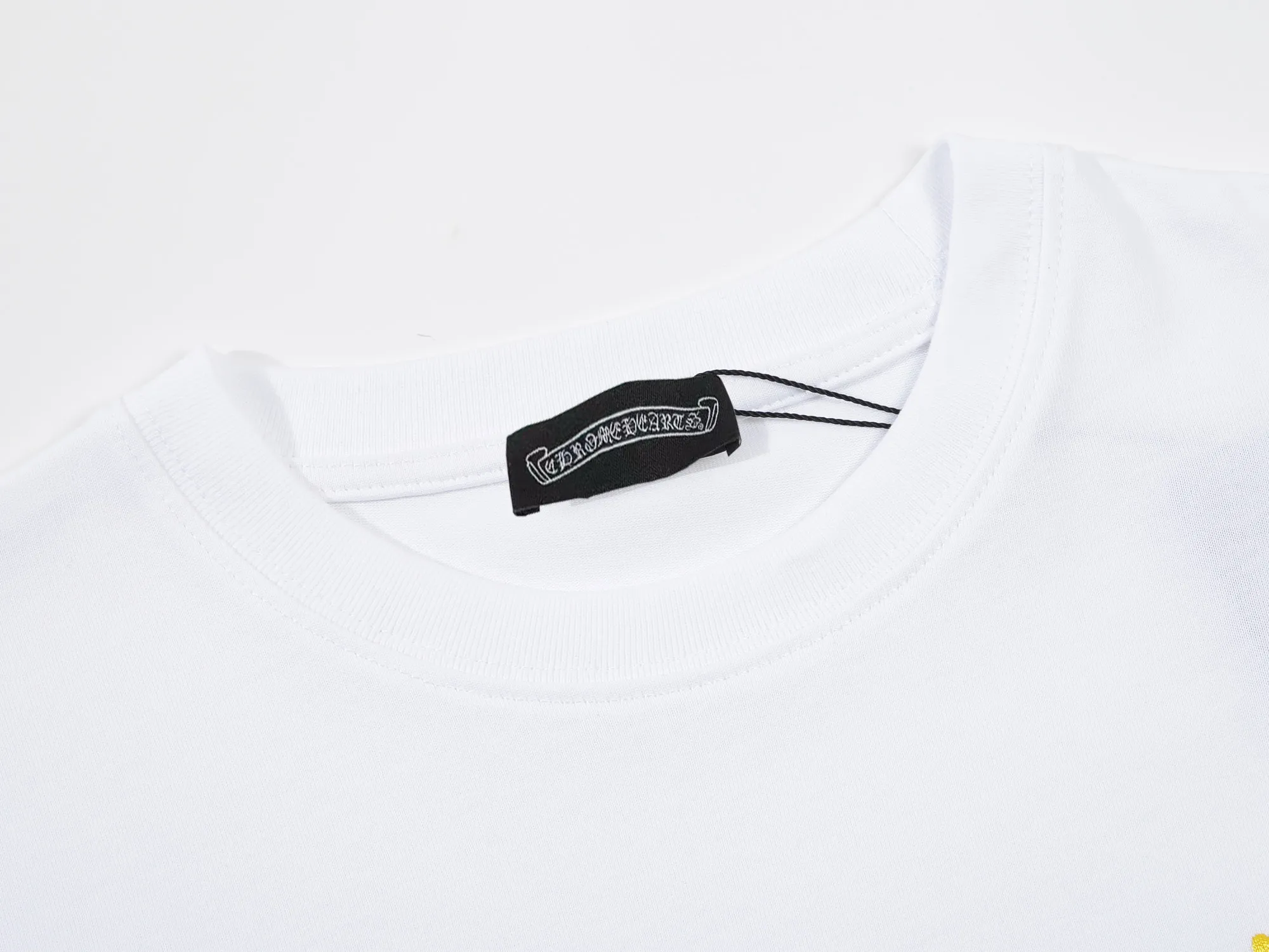 🅿️170 Croix Heart Short Sleeve - Made of 280g double yarn pure cotton, the fabric color is custom-dyed and will not shrink or fade. Comfortable to the touch and super texture❤️Full set of accessories. A must-have for trendy men and trendy women, the classic off-shoulder slightly wide version is available exclusively from stock!           ⚠ Top version official website quality ❕ Color: White Black Size: S M L XL Crowd: Same style for men and women